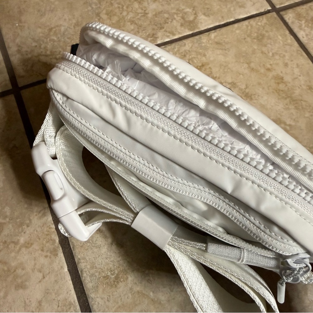 Disney x lululemon LIMITED EDITION White Mickey Everywhere Belt Bag - Picture 12 of 12